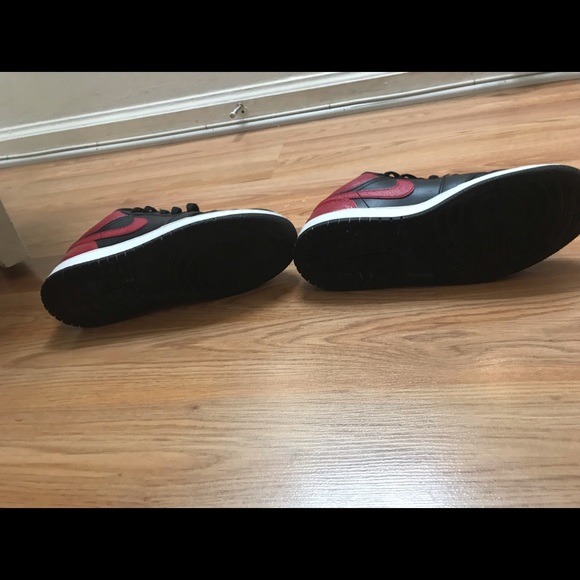 Jordan 1 Low - Picture 4 of 4